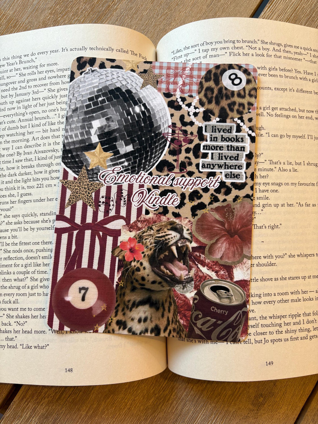 Red aesthetic Kindle Insert - Leopard print