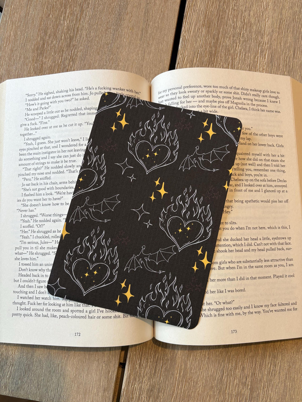 Dragons and Hearts black Kindle insert