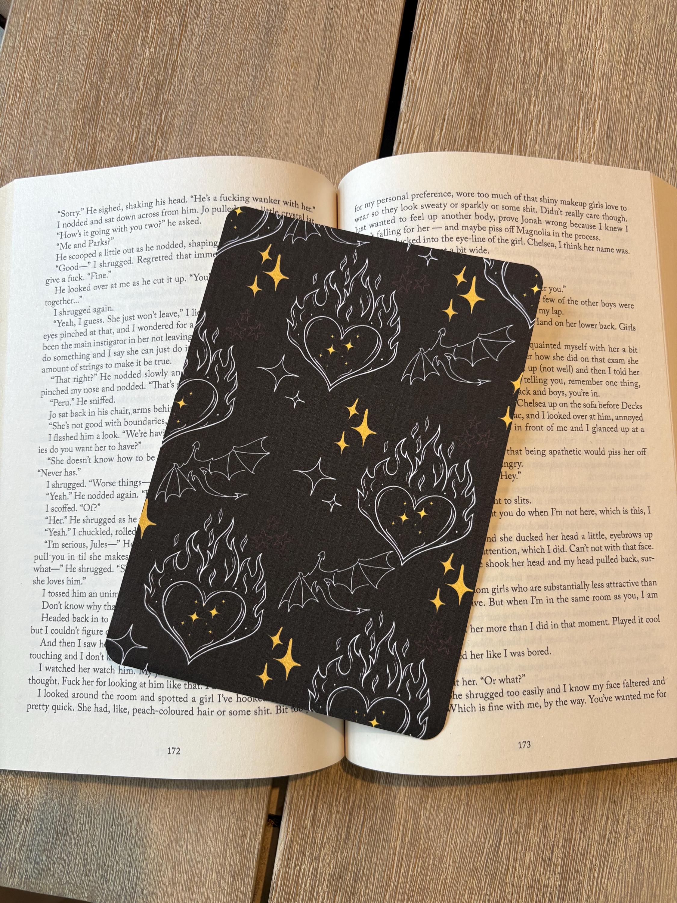 Dragons and Hearts black Kindle insert