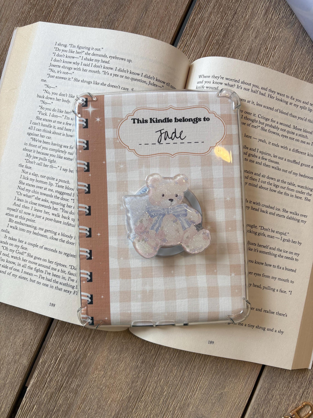 Bear and Bow Magnetic Kindle grip