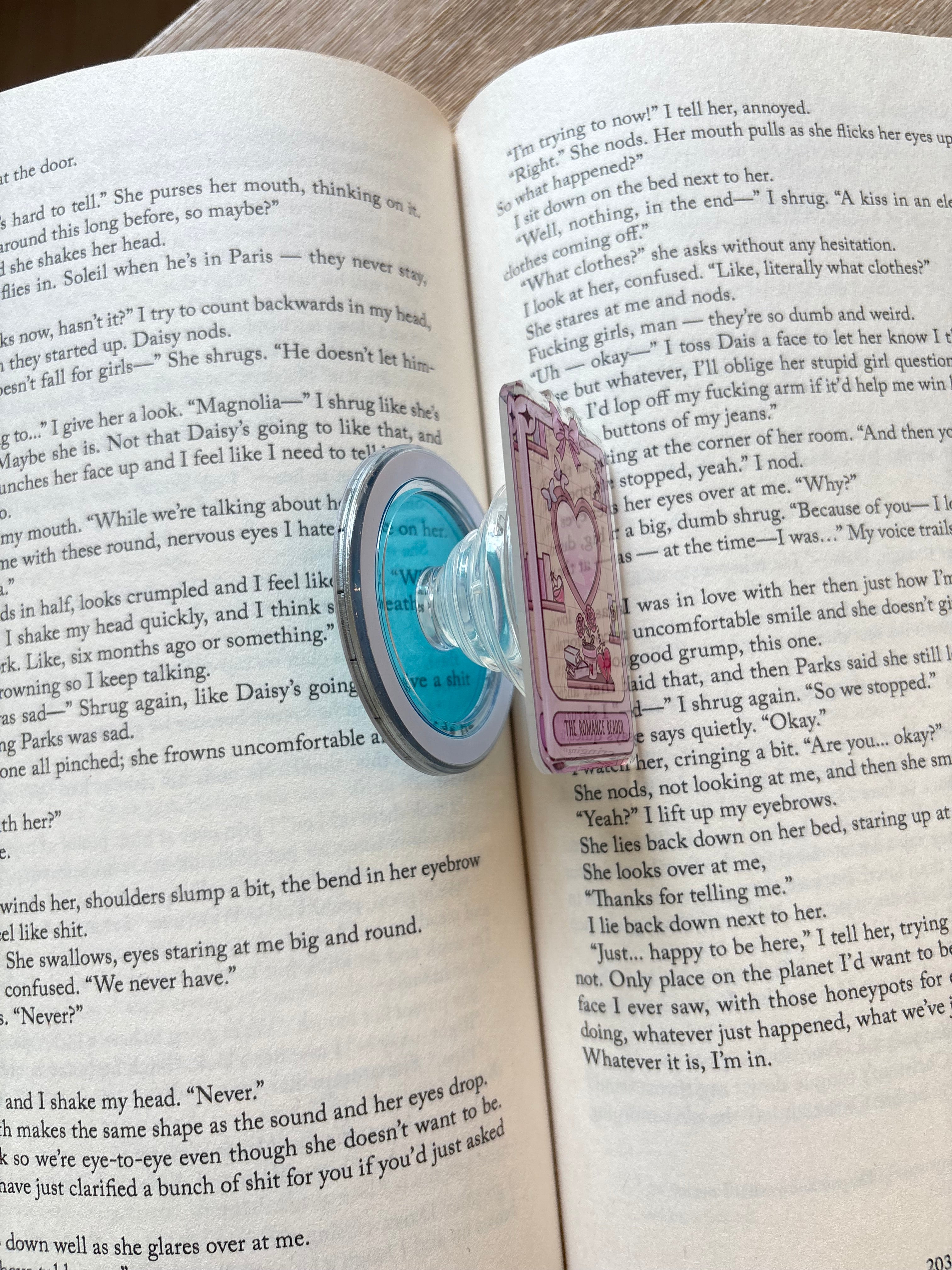 The Romance Reader Pink Magnetic Kindle grip