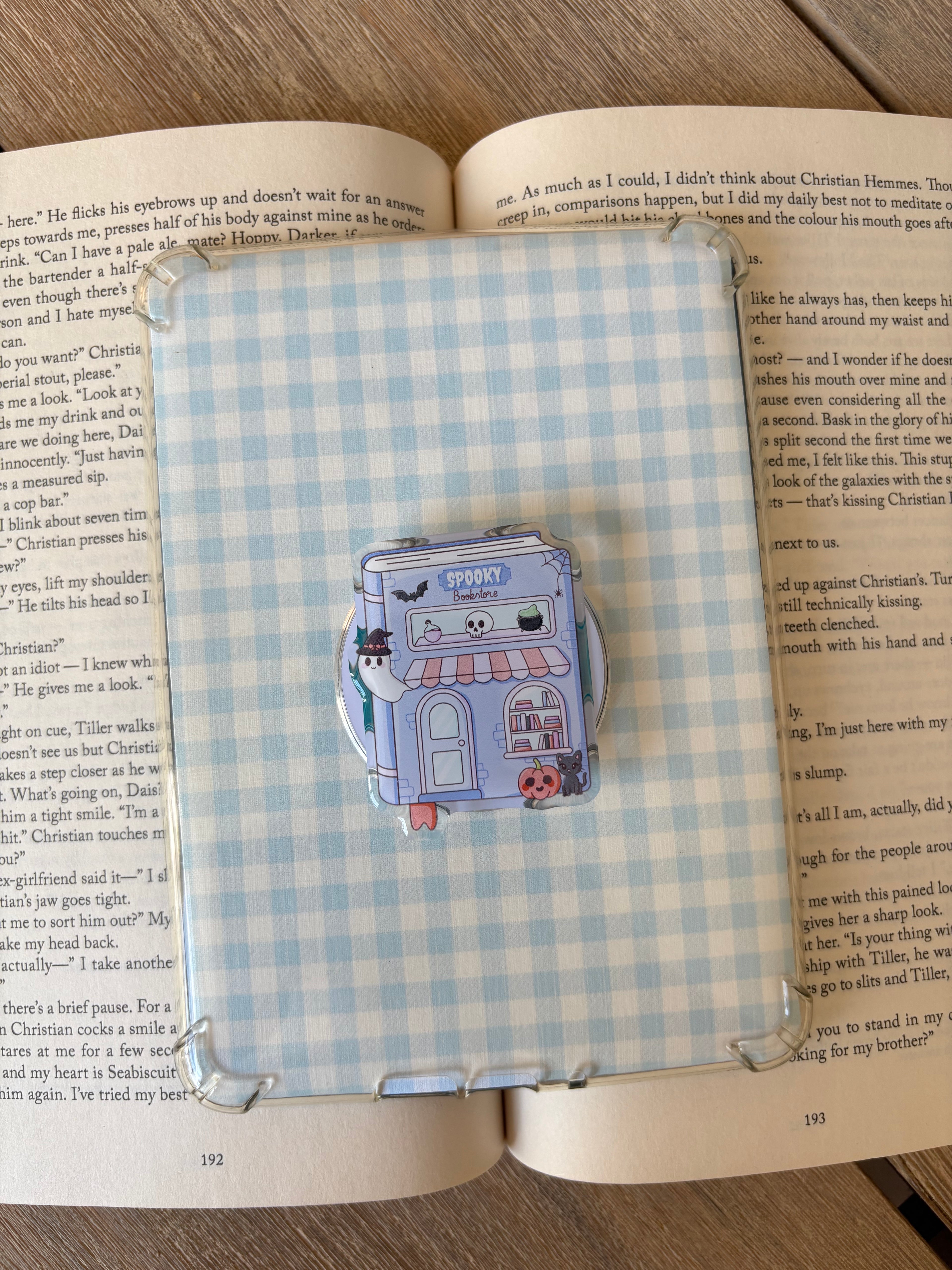Spooky Bookstore Halloween Magnetic Kindle grip