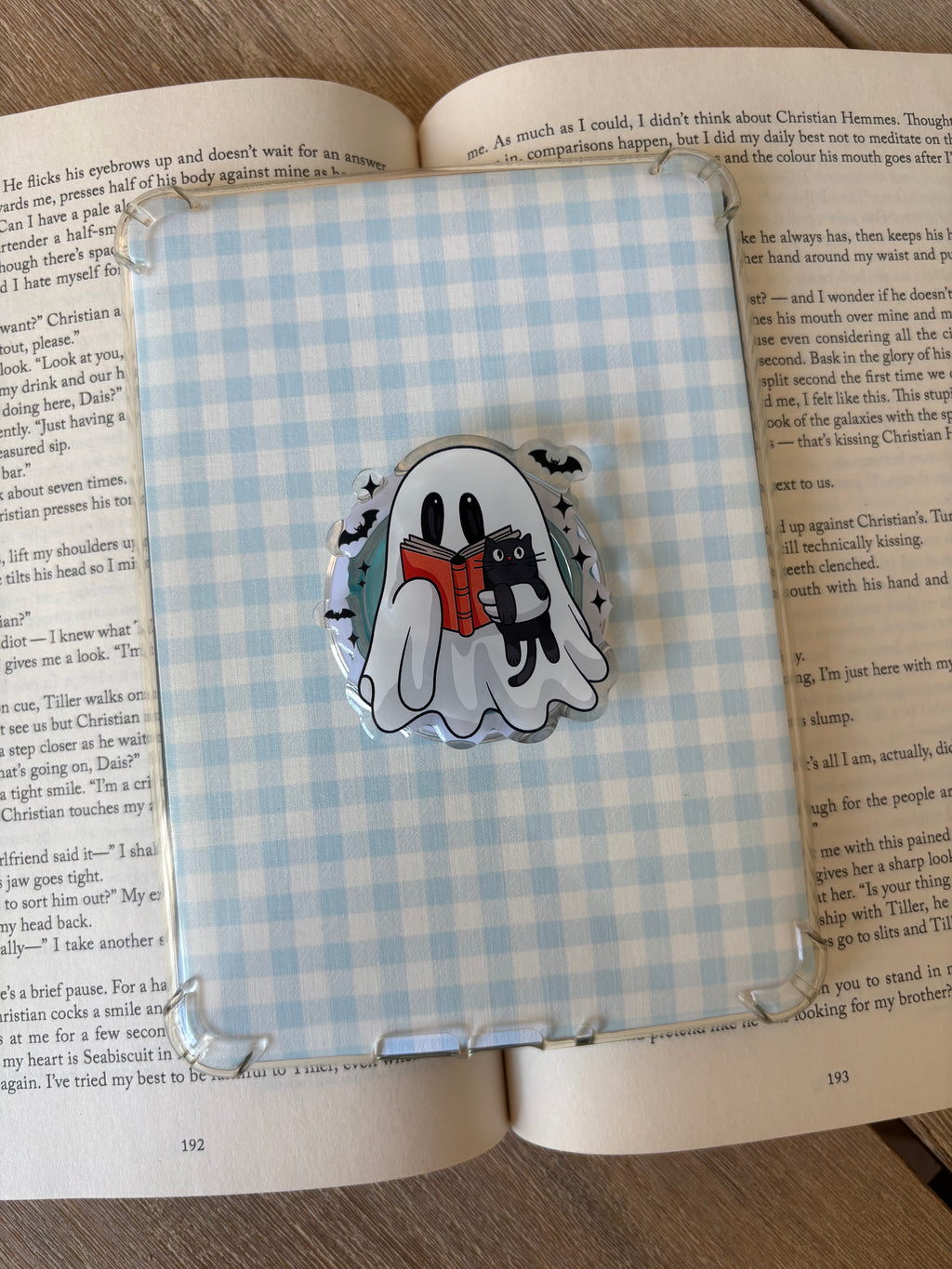 Ghost Reading with Cat Magnetic Kindle grip
