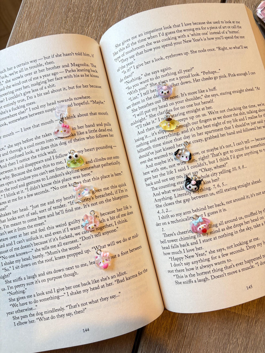 Character Dust plug charms