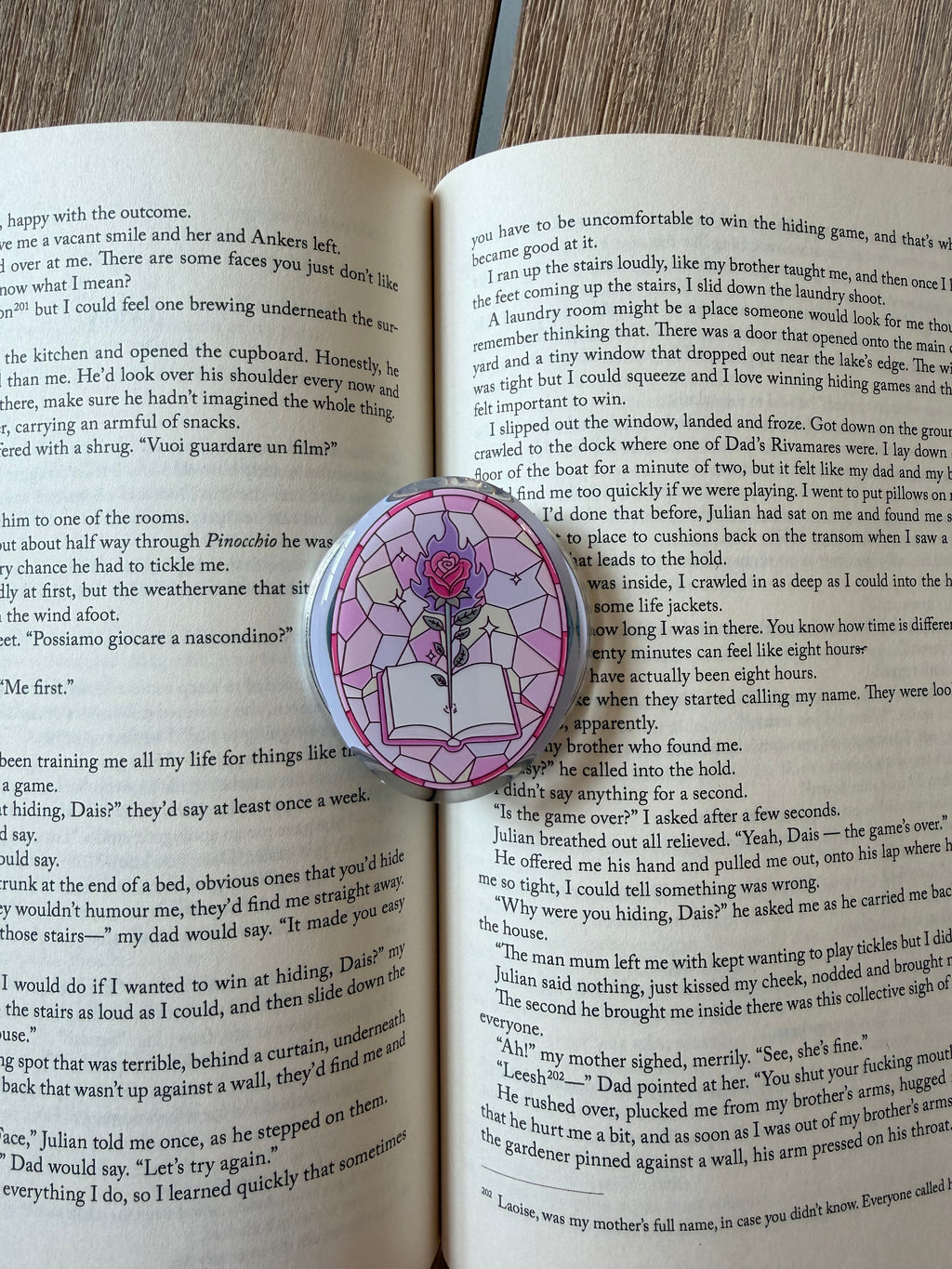 Romance Rose Magnetic Kindle grip