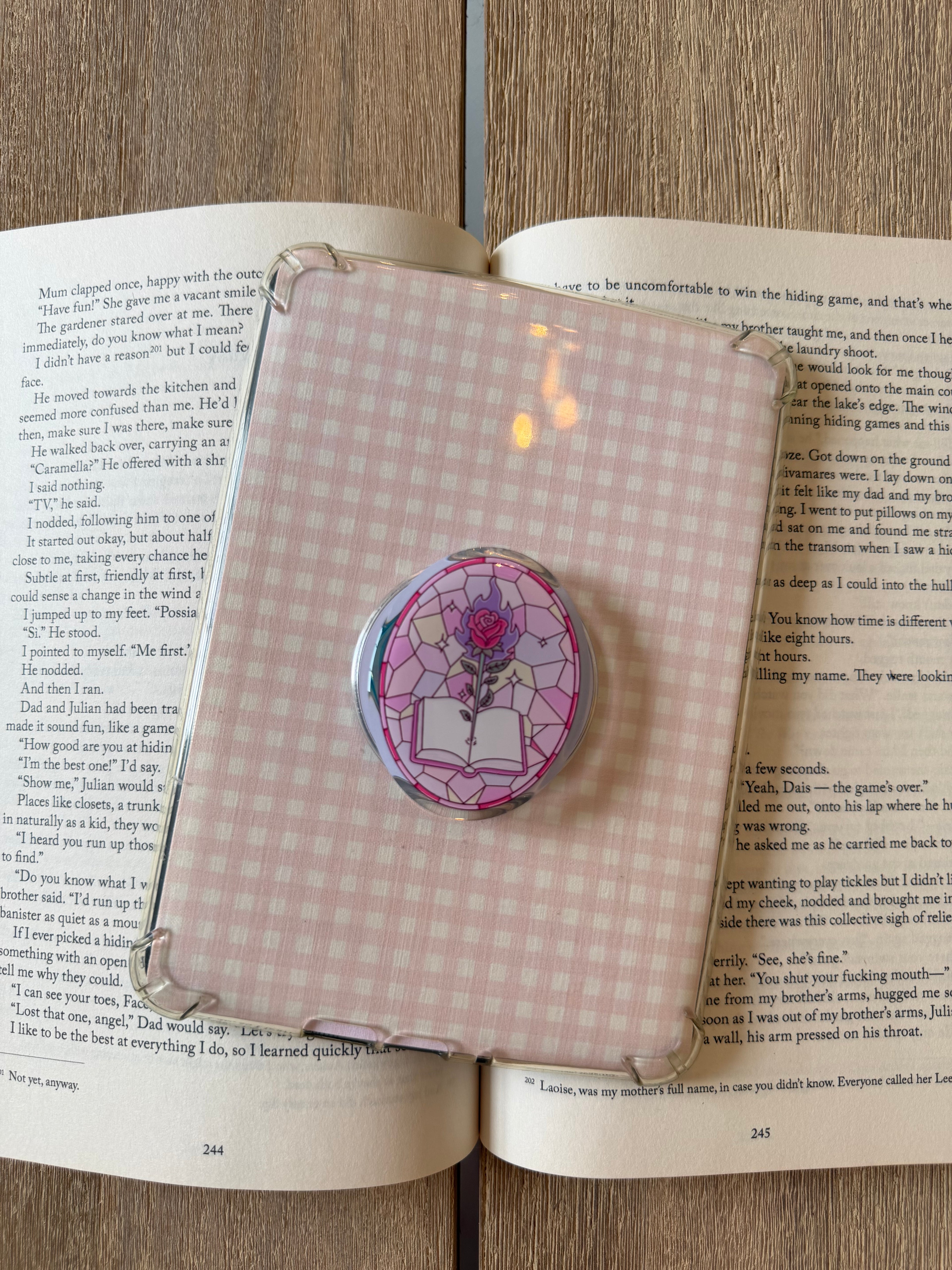 Romance Rose Magnetic Kindle grip