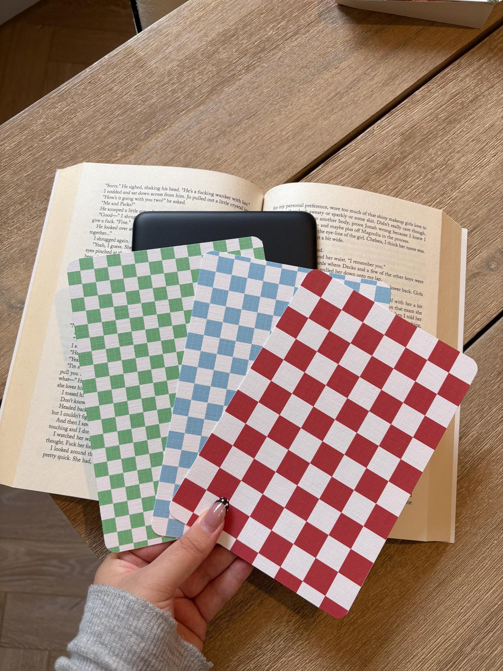 Checkered Kindle Inserts, checkered pattern Kindle Insert