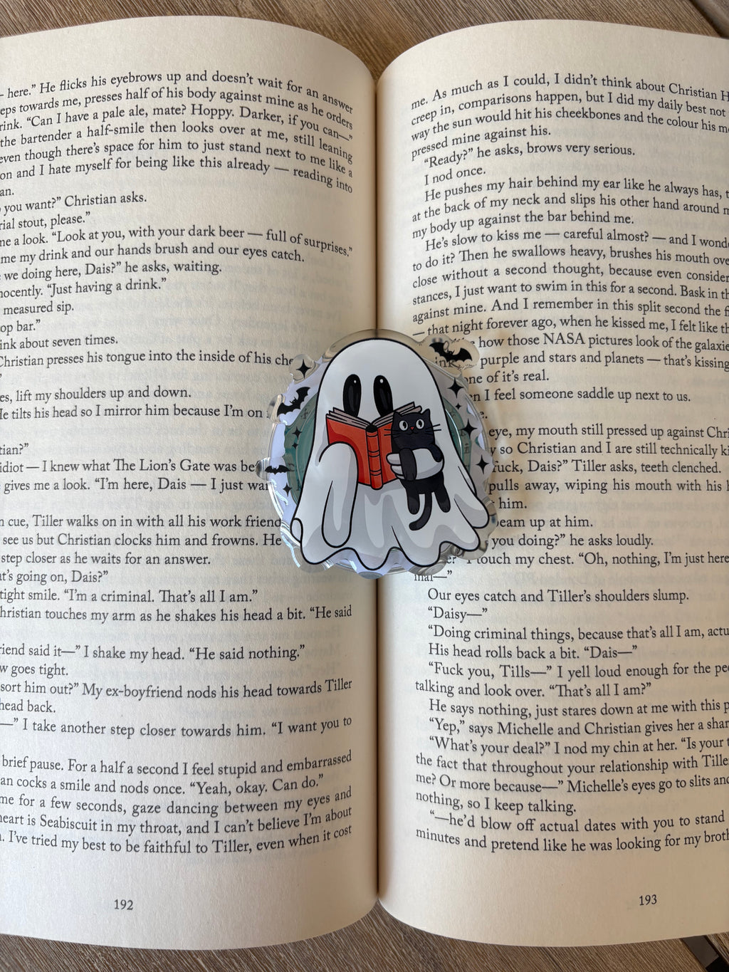 Ghost Reading with Cat Magnetic Kindle grip