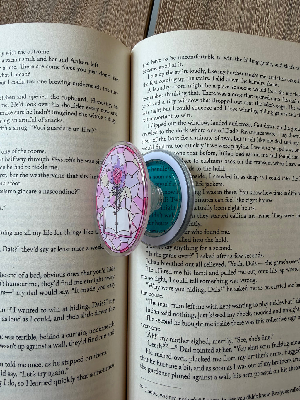 Romance Rose Magnetic Kindle grip