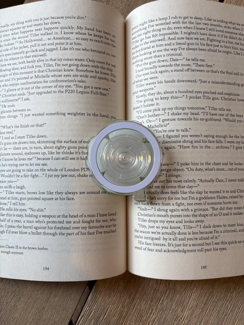 Green Clover Magnetic Kindle Grip