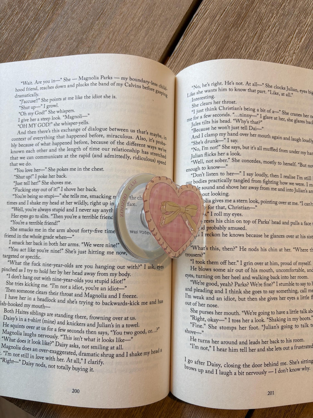 Pink Heart and Bow Magnetic Kindle Grip
