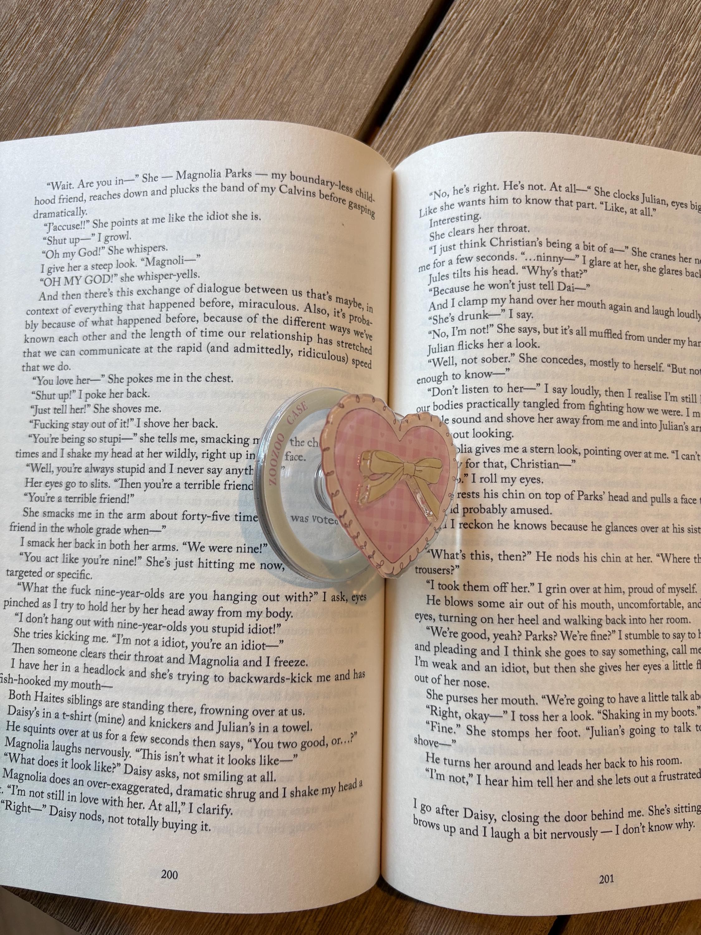 Pink Heart and Bow Magnetic Kindle Grip