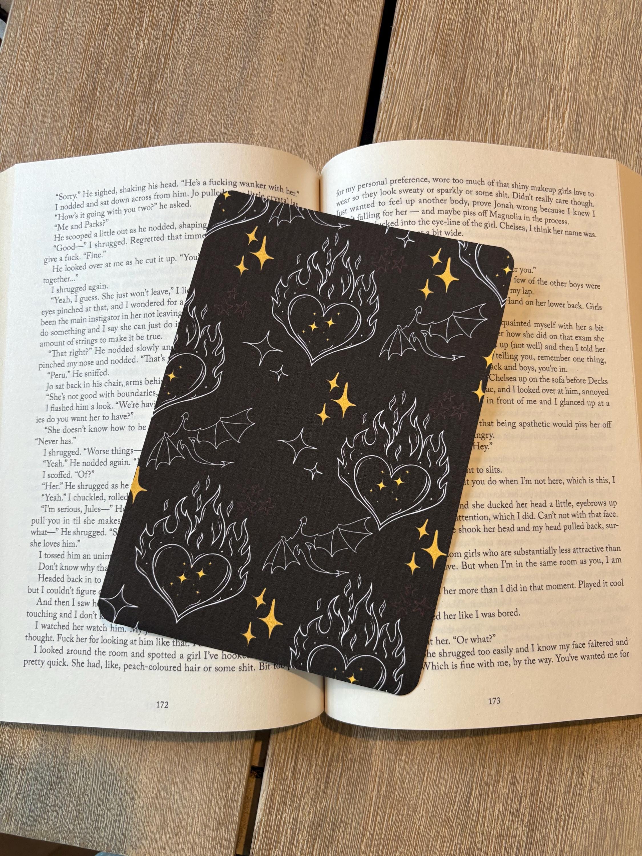 Dragons and Hearts black Kindle insert