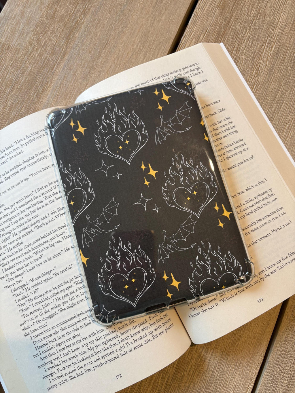 Dragons and Hearts black Kindle insert