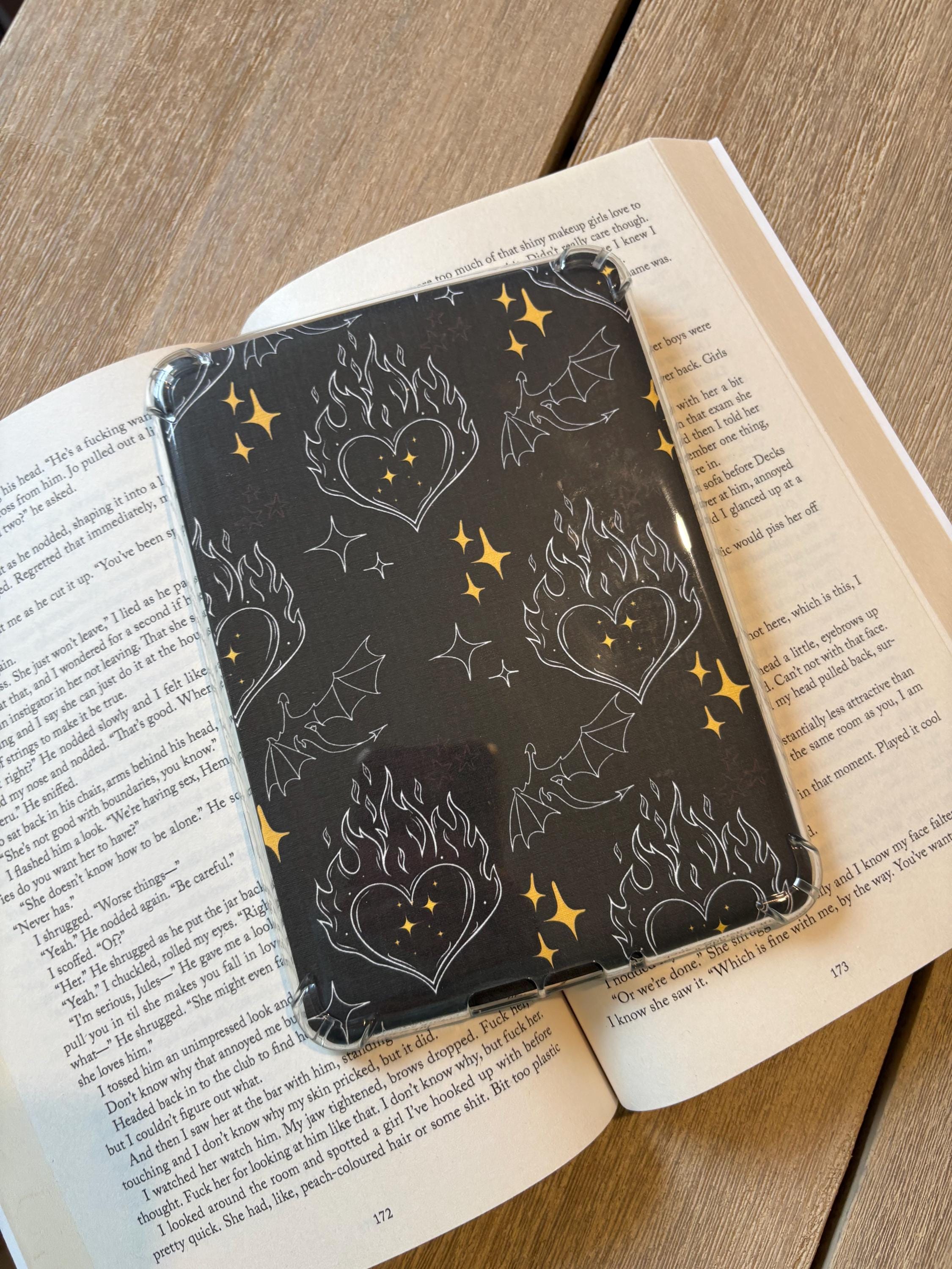 Dragons and Hearts black Kindle insert