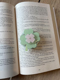 Green Clover Magnetic Kindle Grip