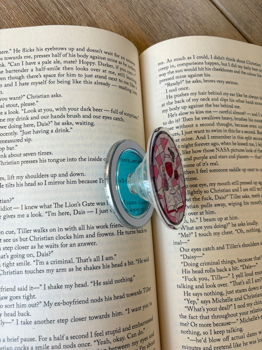 Dark Romance Magnetic Kindle grip