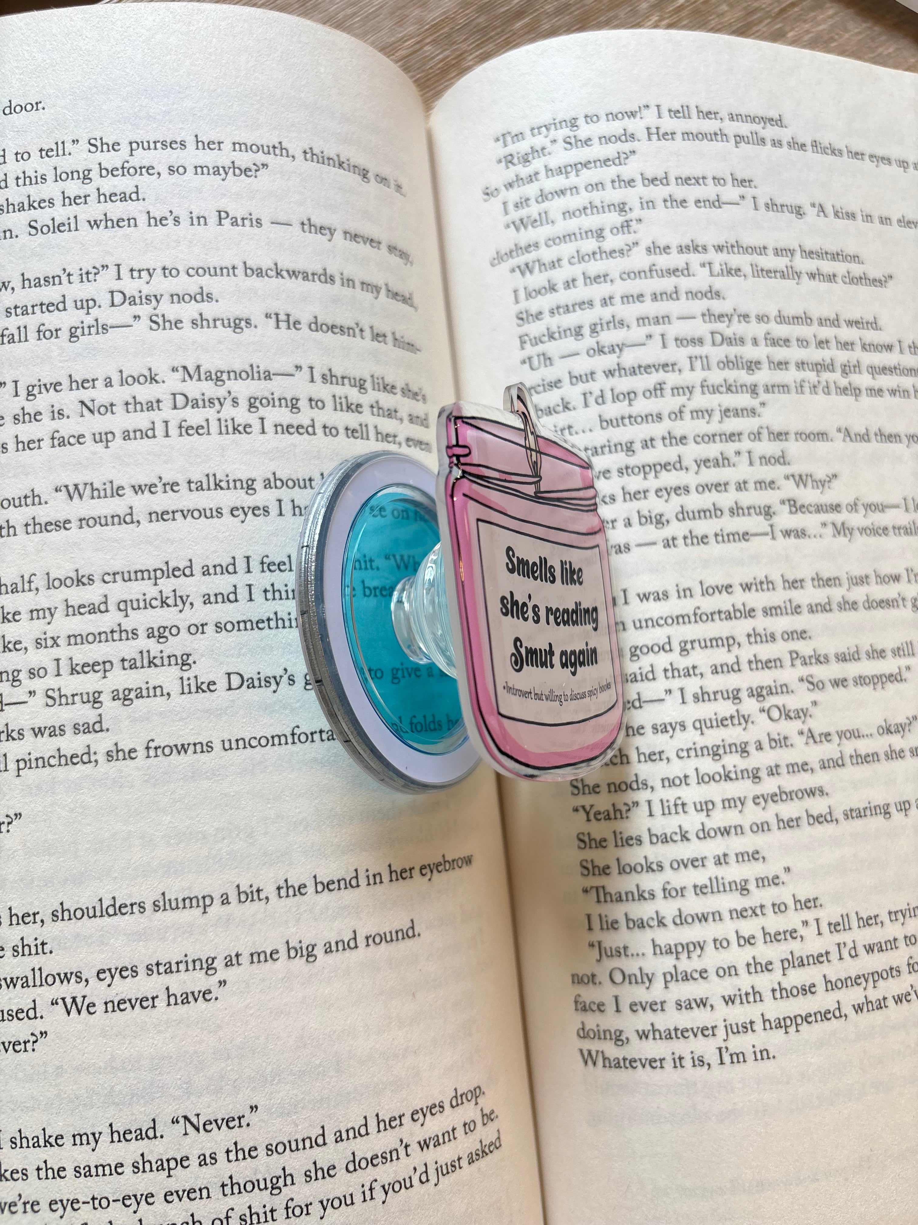 Smells Like She’s Reading Smut Again Magnetic Kindle grip