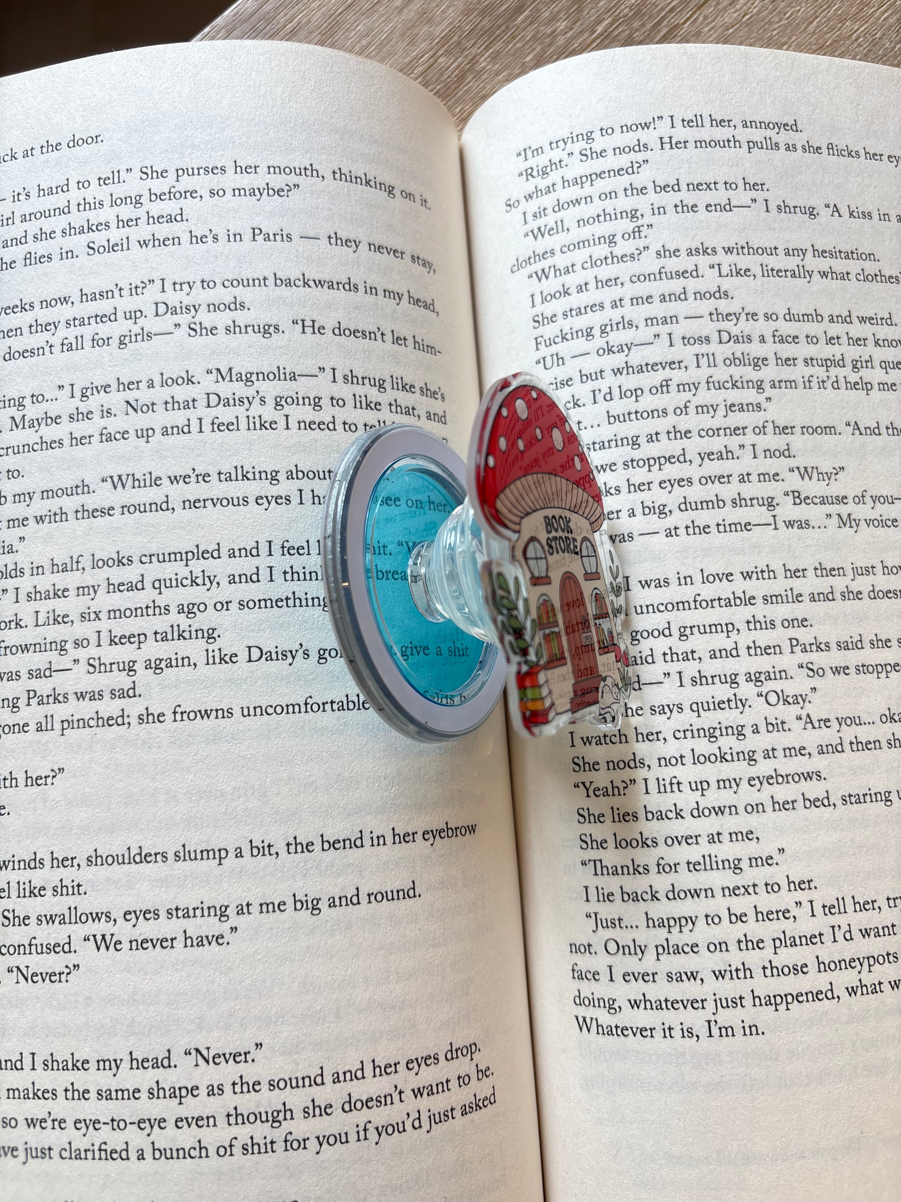 Mushroom Bookstore Magnetic Kindle grip