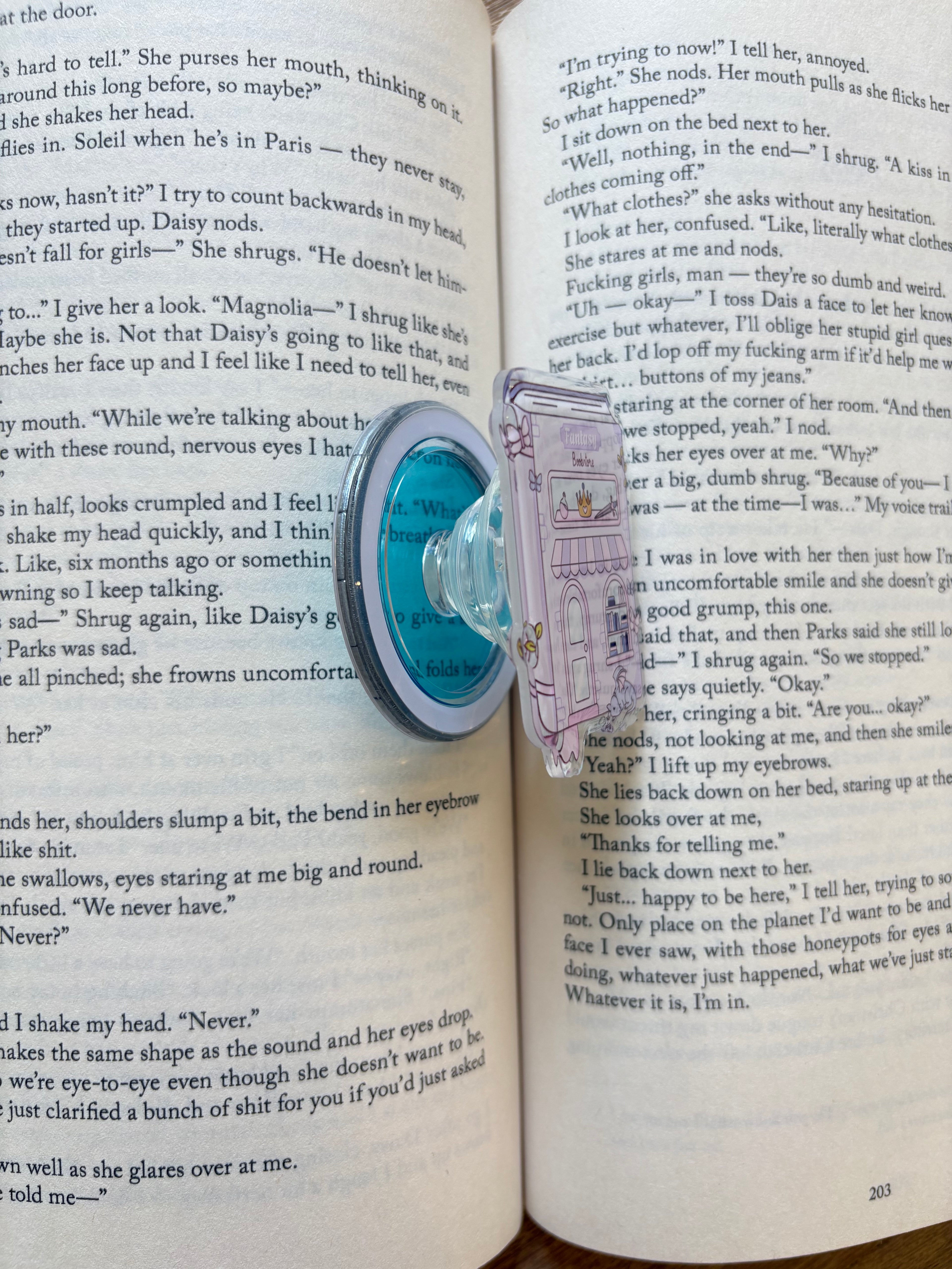 Fantasy Bookstore Magnetic Kindle grip