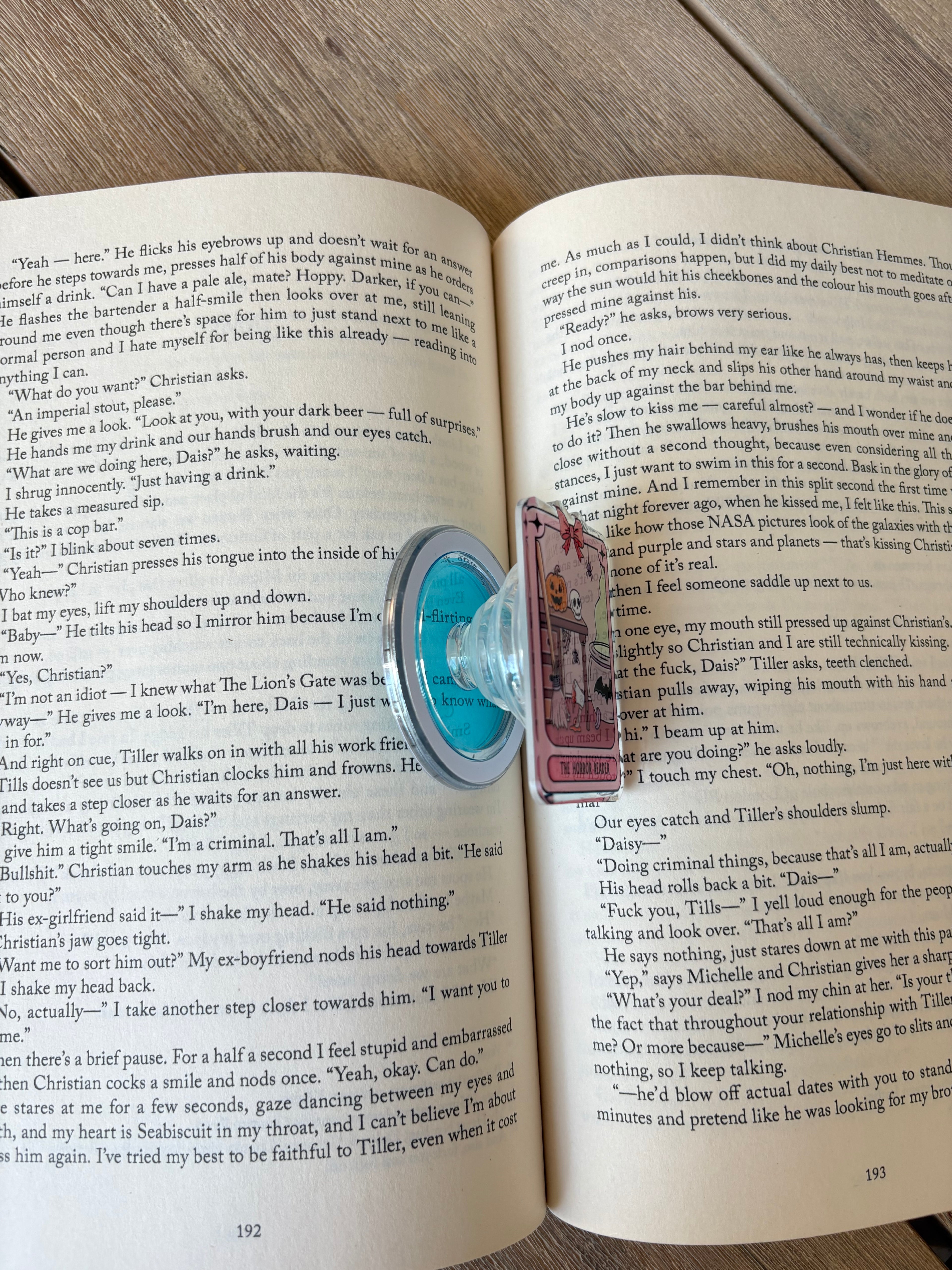 The Horror Reader Magnetic Kindle grip