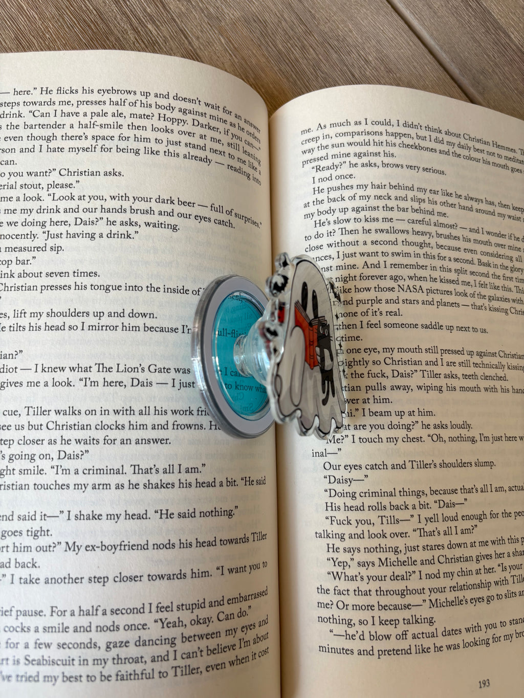 Ghost Reading with Cat Magnetic Kindle grip