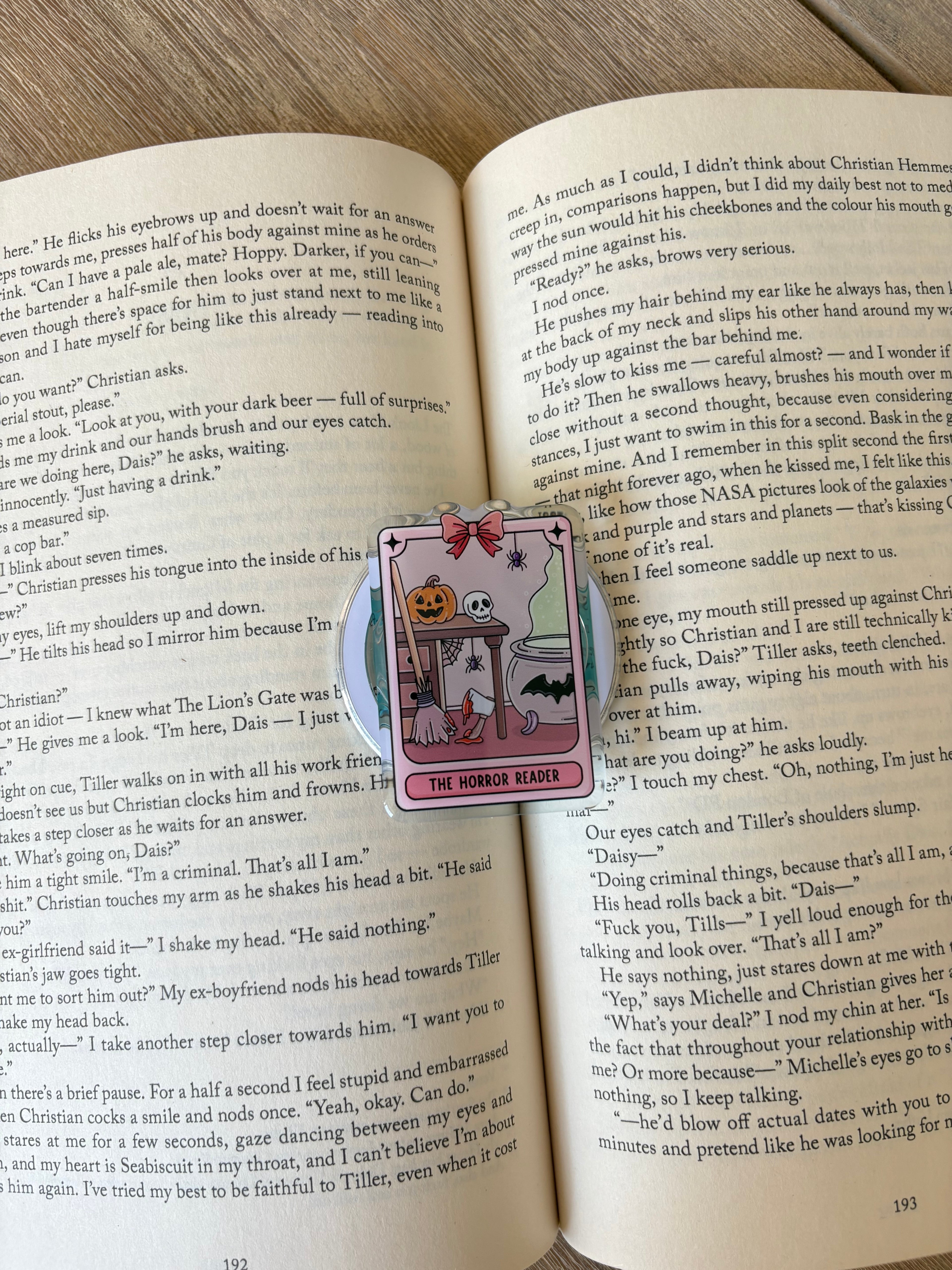 The Horror Reader Magnetic Kindle grip
