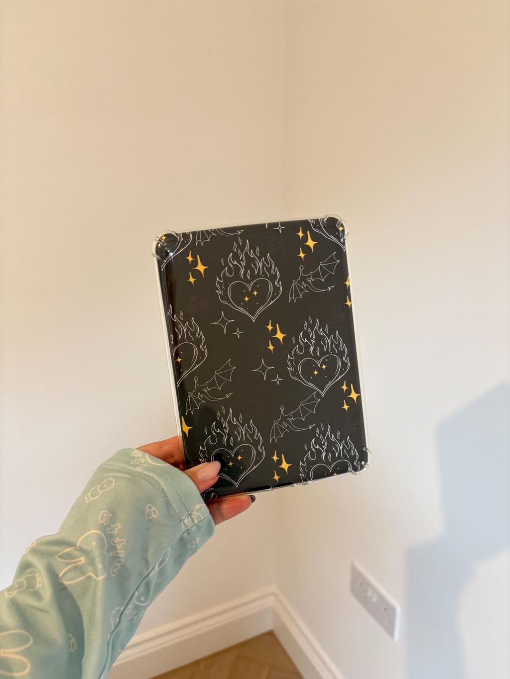 Dragons and Hearts black Kindle insert
