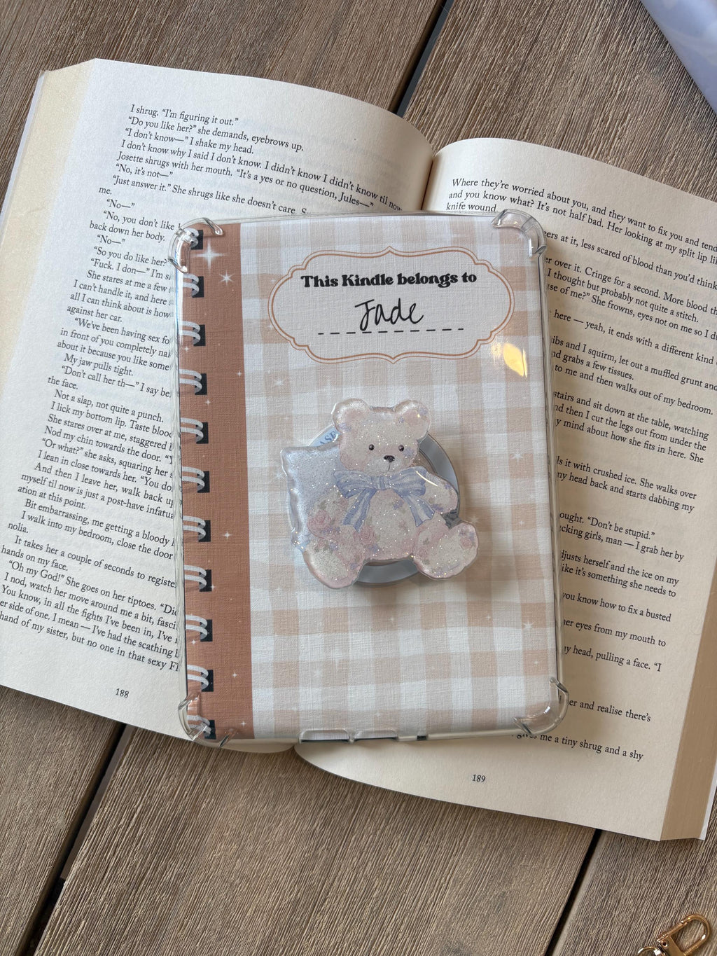Bear and Bow Magnetic Kindle grip