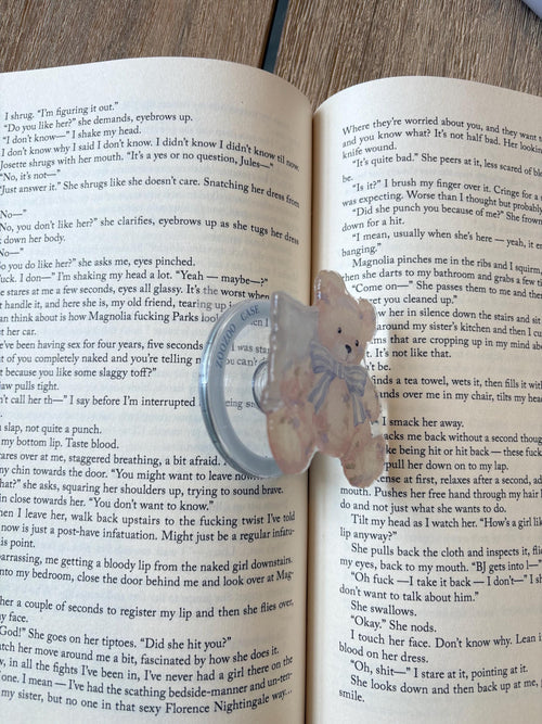 Bear and Bow Magnetic Kindle grip
