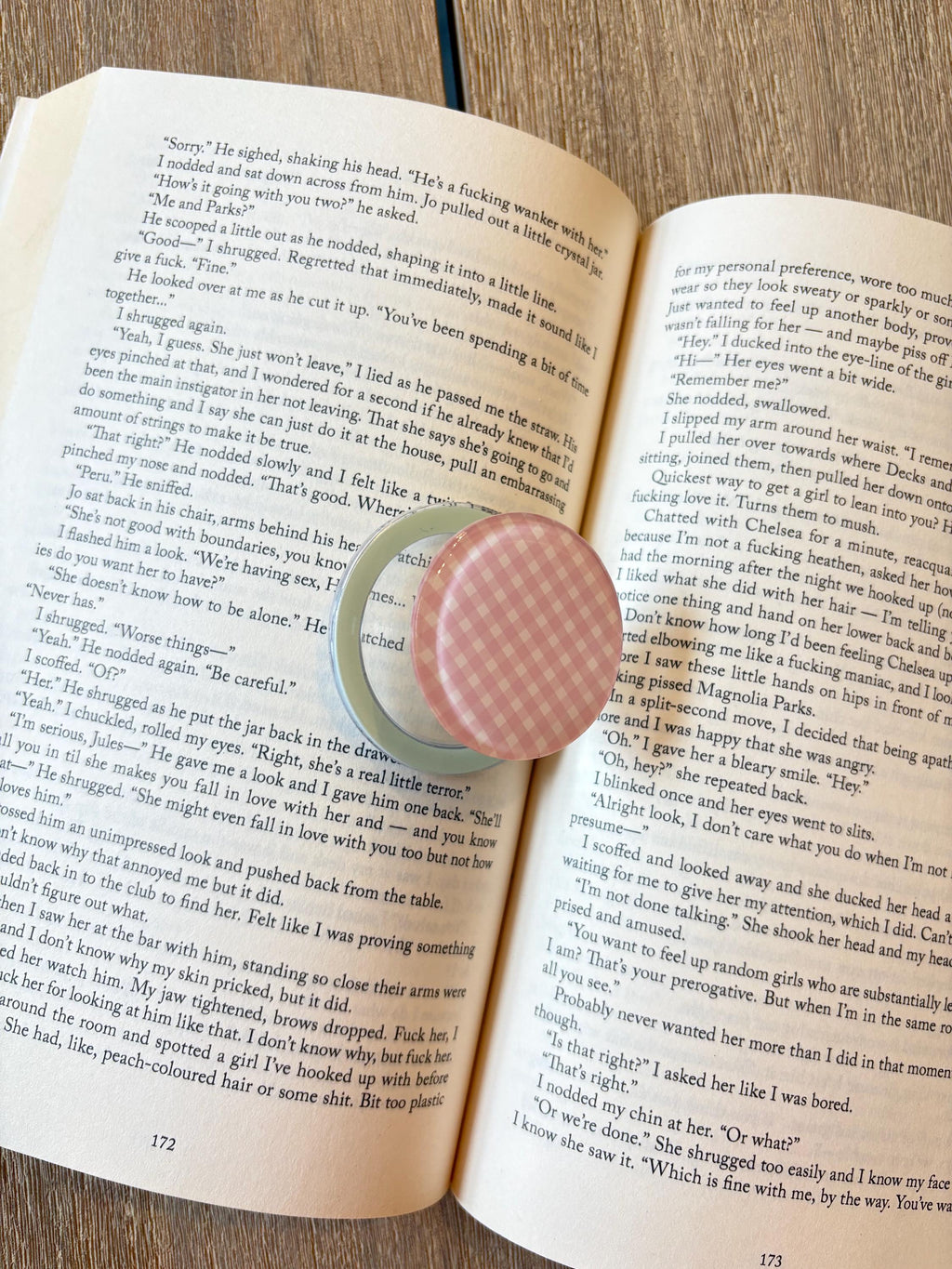 Gingham Magnetic kindle grips/ blue, pink, green and purple