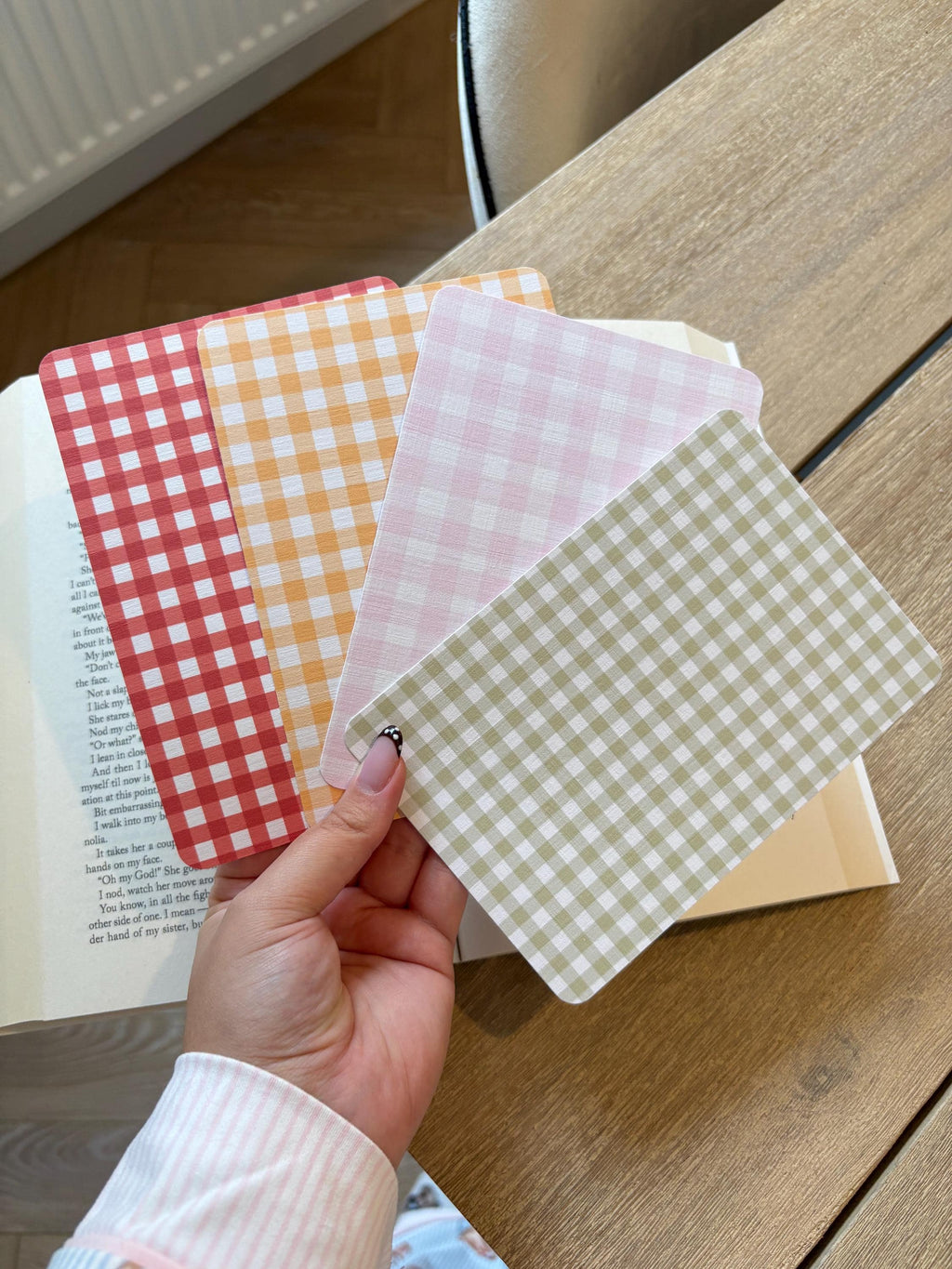Gingham Pattern Kindle Inserts