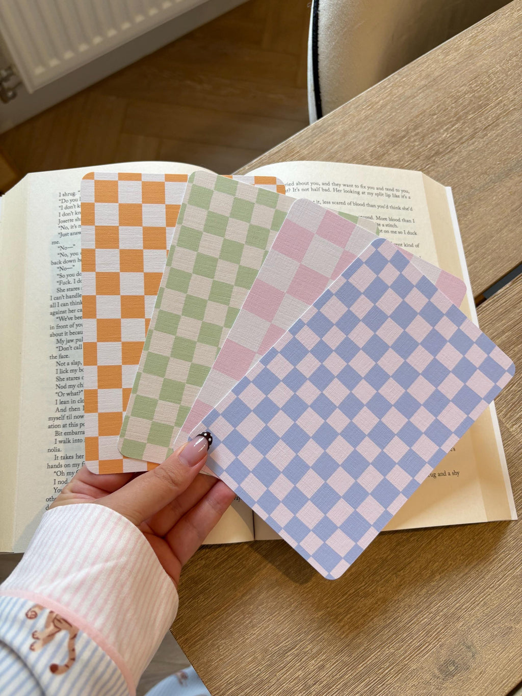 Checkered Kindle Inserts