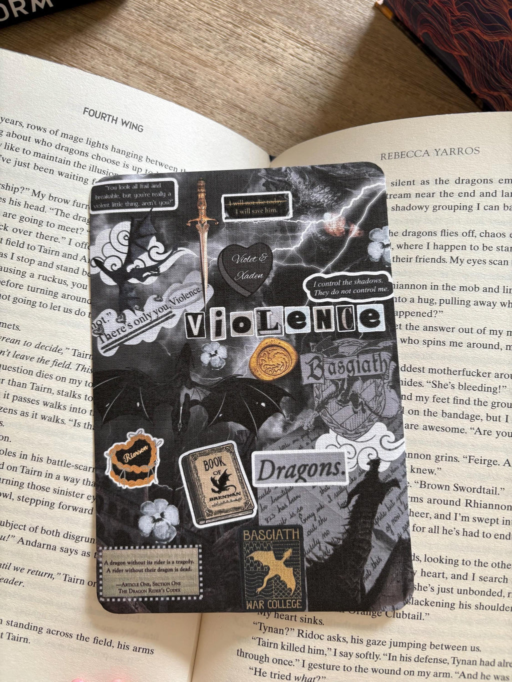 Fourth Wing Kindle Insert: Onyx Storm, Iron Flame Design