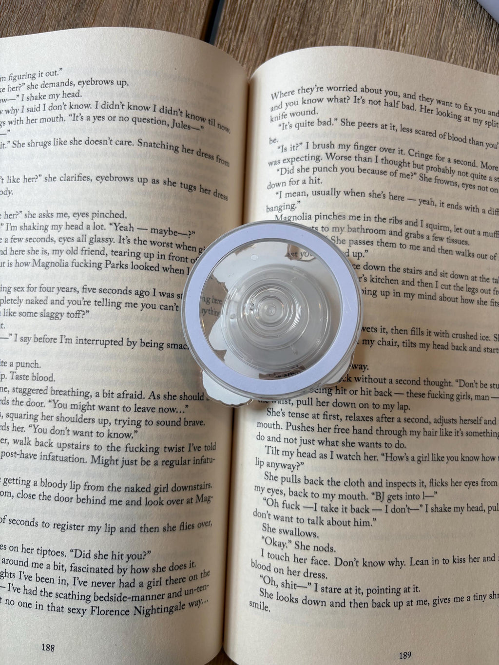 Bear and Bow Magnetic Kindle grip