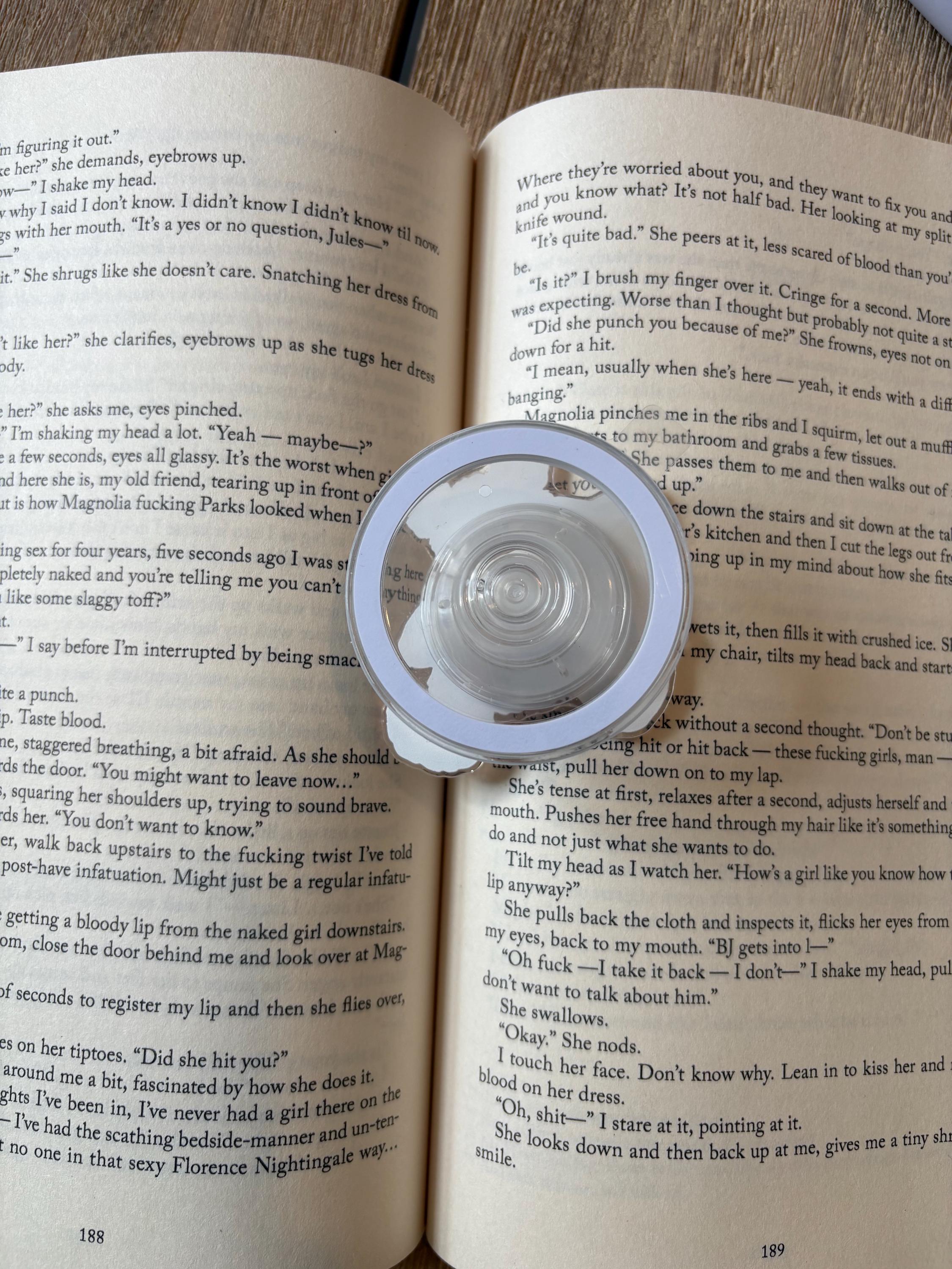 Bear and Bow Magnetic Kindle grip